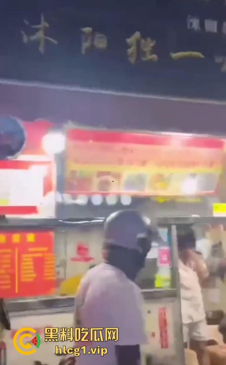 江苏宿迁蓝天市场外卖员等餐太久 拿刀刺杀饭店老板现场血流成河！-1