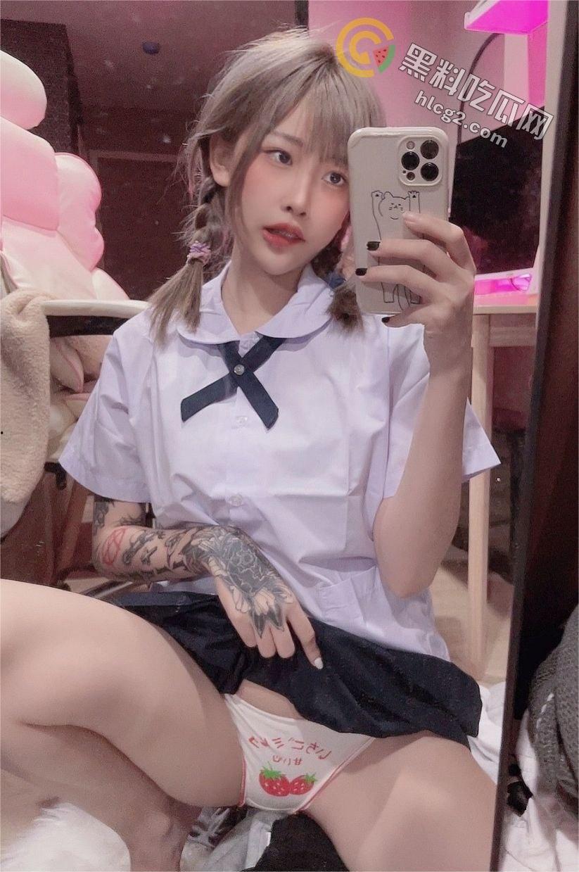 顶级纹身美女OnlyFans（xgina）性感蜜桃胸曝光：私密视频震撼网络-5