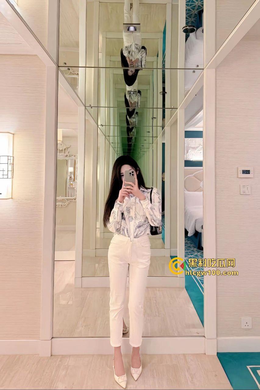 邻里偷情实录，麻将桌上勾搭的骚少妇，老公一出门就开干，69互口倒挂金钩，高潮夹得老王原地喷射！-3