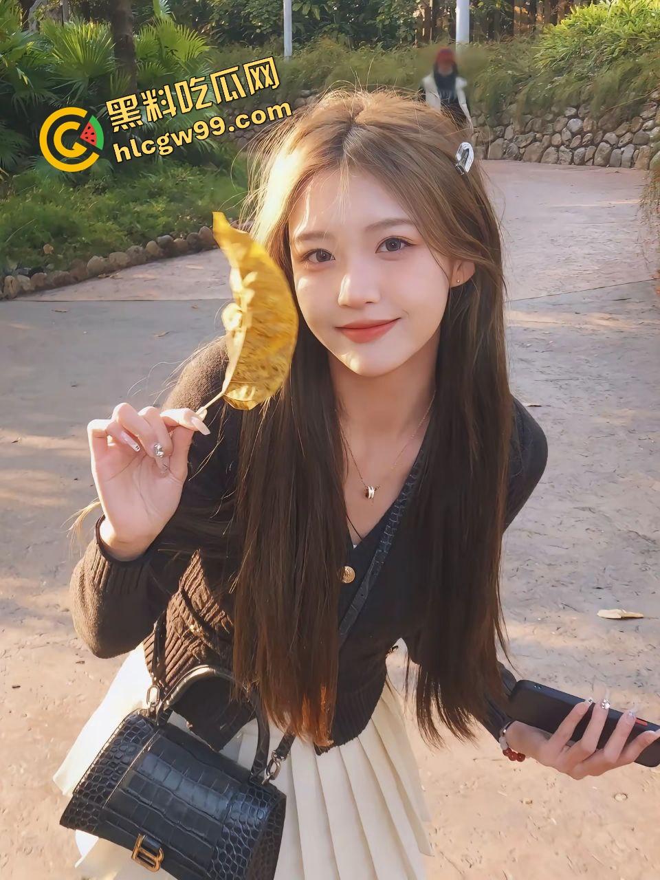 南宁甜美御姐模特骚逼【何艺瑶】辞去走秀小姐一职，化身情趣渔网骚鸡与大哥互拍A片！遭外泄独家流出！-4